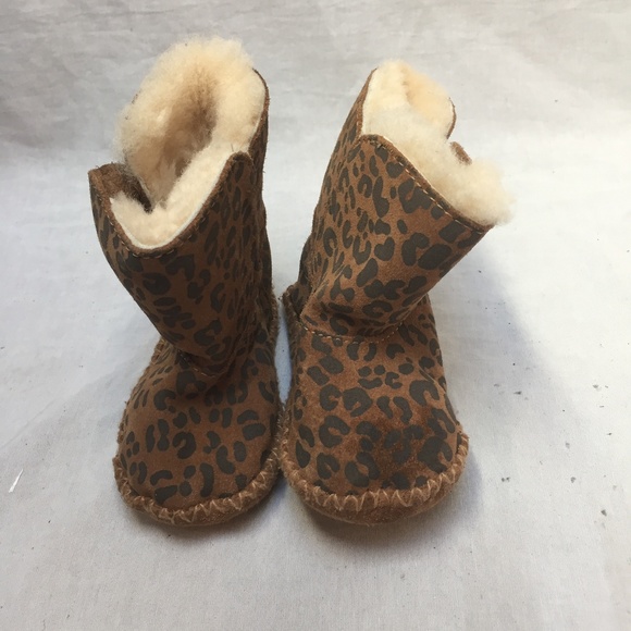 Mini UGG Leopard Boots Size: 2/3 - Picture 1 of 8